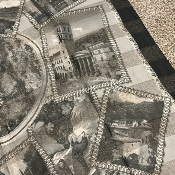 Assisi Italian landmarks of Italy on polyester scarf grey black and white nwot - Picture 7 of 15